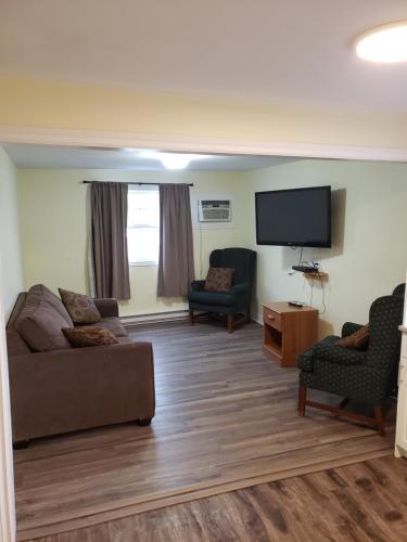 2 bedrooms, 5 beds