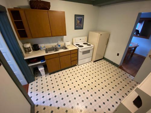 keuken, Historic Hotel Bayview in Stewart (BC)