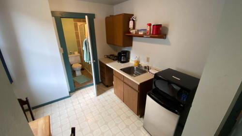 keuken, Historic Hotel Bayview in Stewart (BC)