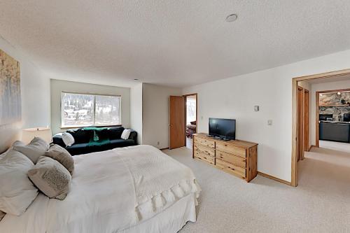 Keystone Basecamp with Private Sauna - Walk to Lifts condo - image 9