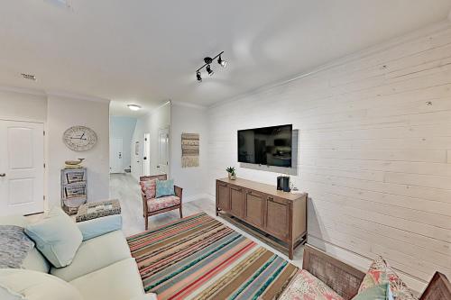 Brand-New Townhome with Pool - Steps to the Beach condo - image 4