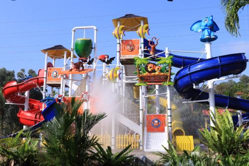 Bukit Merah Laketown Resort photo 3