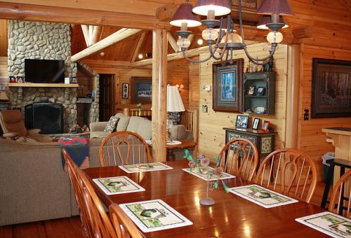 Black Bear Lodge Home - main image