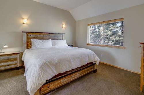 Lovely Bend Retreat with Private Patio & Firepit home - image 7