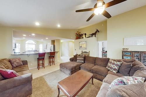 New Listing! Adventurer’s Getaway w/ Hot Tub home - image 2