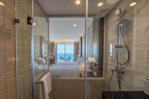 Deluxe Double Room with Sea View image 6