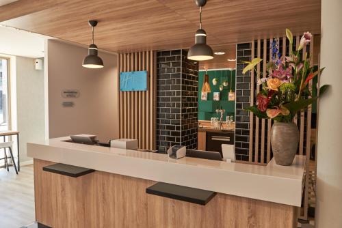 Holiday Inn Express Amsterdam - City Hall an IHG Hotel - main image