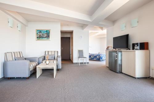 Neven Hotel - image 6
