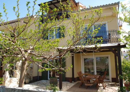  Apartments Batistić in Supetarska Draga