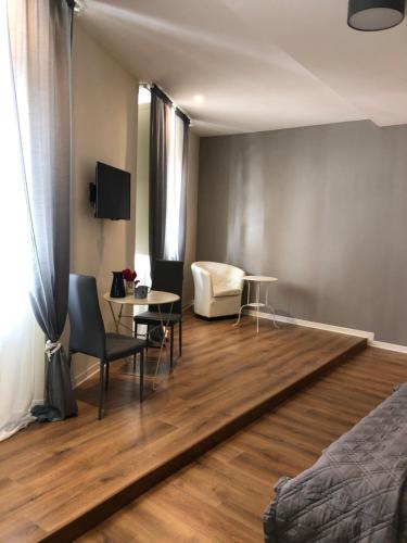 Deluxe Room image 6