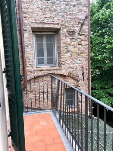 Double Room with Balcony image 9