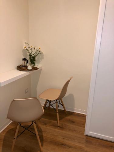 Double Room with Balcony image 5