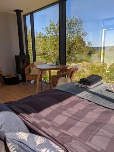 Seaside getaway in Ööd mirror house with sauna (Seaside getaway in Ood mirror house with sauna) in Keibu