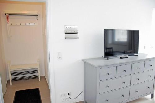 Apartment with Shower image 10