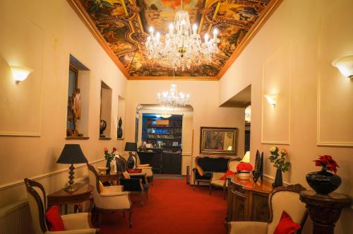 256744269 Hotel Capital with private wellness