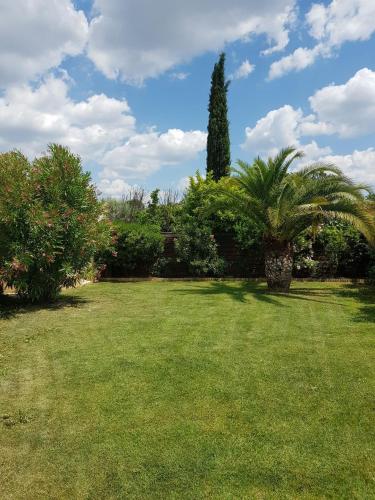 CHAMBRE D HOTES à 4 KMS D UZES " Chez Nadou "