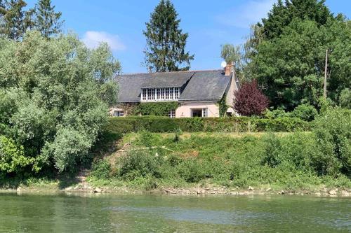 Béhuard : Maison vue Loire gîte à louer Savennières