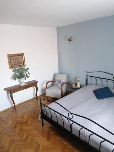 Apartment image 4