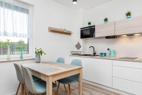 Sunny Rewal Apartments by Renters - image 3