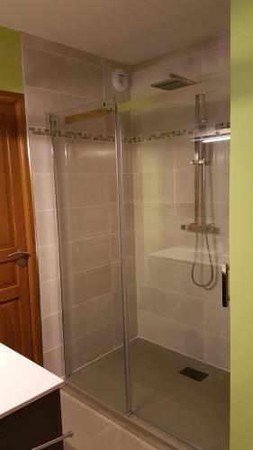 Au Petit Pressoir Room Type - Family Room with Shared Bathroom