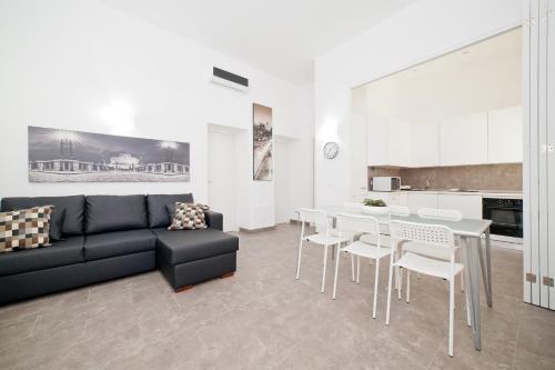 Modern 2BR 2BA apartment near Trevi, Rome center