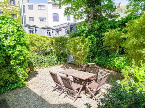 สวน, โรงแรมดู คอนเกรส (Hotel Du Congres) near จตุรัสมอนท์เดสอาร์ทส