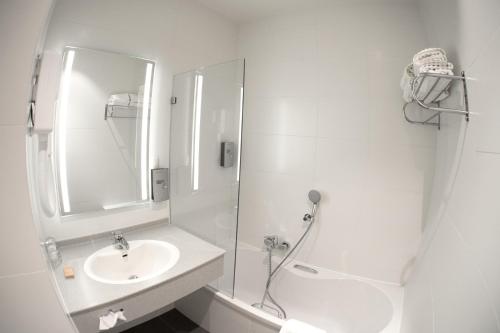 Double Room image 9