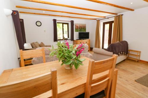 Bluebell Barn - image 11