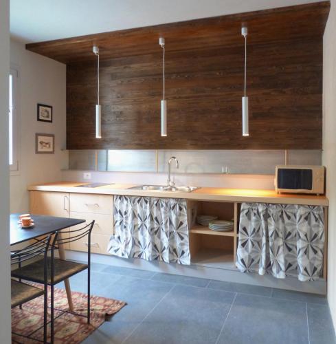 Kitchen, Maison 4 jardin - Casa design ai margini del bosco in Crodo
