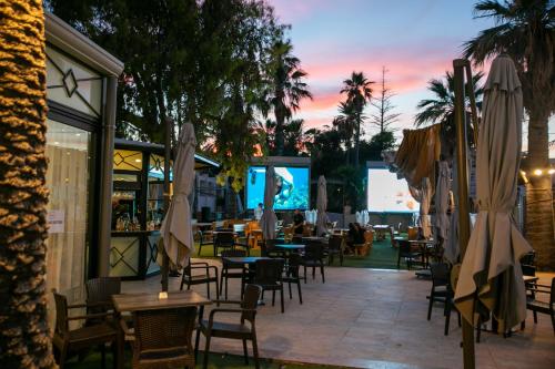 Beach Garden Hotel - image 14