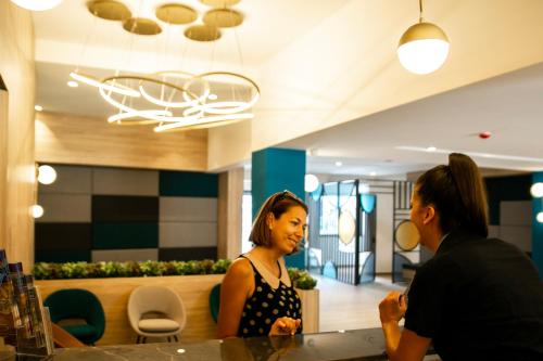 บีช การ์เดน โฮเต็ล (Beach Garden Hotel) in เซนต์จูเลี่ยนส์