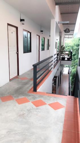 White Jail at Koh Tao Hostel - 발코니/테라스