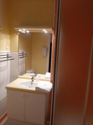 Home des Pins SARL - image 14