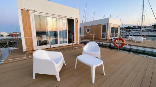 Instalaciones, AQUA RESORT GIULIANOVA - Houseboat Experience in Giulianova