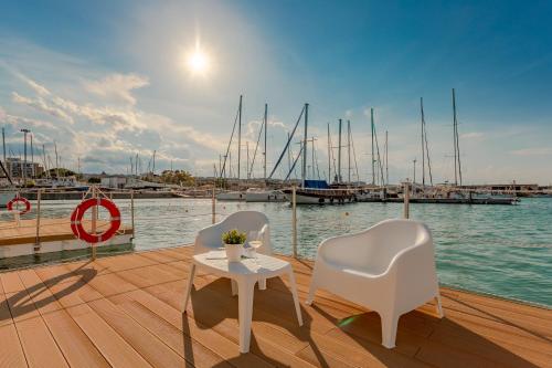 AQUA RESORT GIULIANOVA - Houseboat Experience in Giulianova