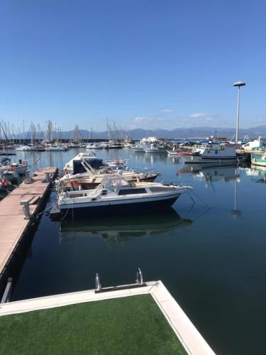 HouseBoat Cagliari in Elia