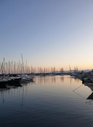HouseBoat Cagliari in Elia