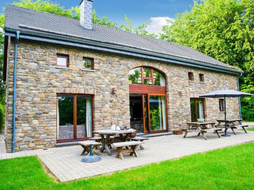 Lavish Holiday Home in Malmedy with Sauna gîte à louer Brochepierre