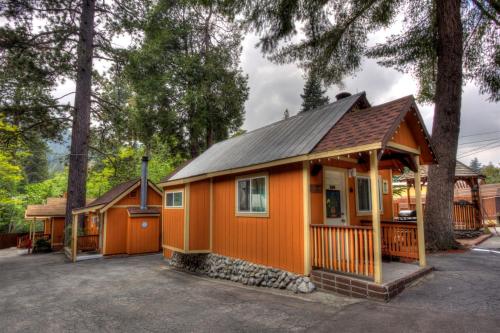 Sleepy Hollow Cabins & Hotel - Accommodation - Crestline