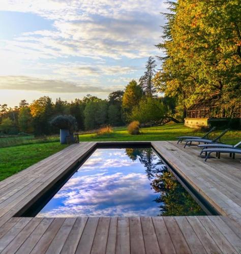 Úszómedence, Chateau La Thuiliere in Saint Front De Pradoux