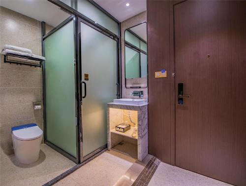 7Days Inn Shen Tech Park Subway Station Wanxiang Tiandi Branch – Shenzhen, IA