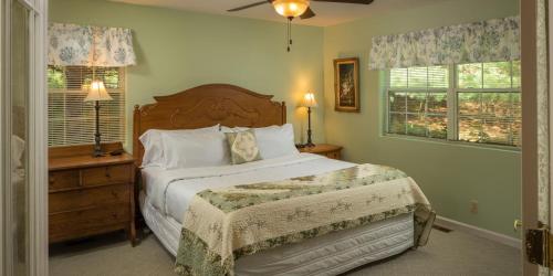 Hawk Valley Retreat & Cottages