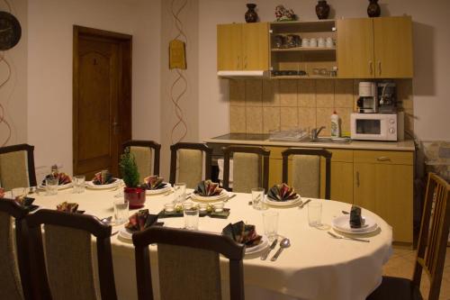 Restorāns, Sovidek Guesthouse in Ocna De Sus