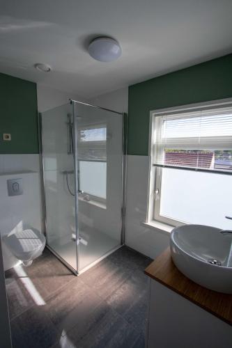 Bathroom, The Town hotel studios appartments in Zuidzande