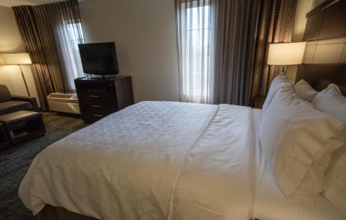 Staybridge Suites Silicon Valley - Milpitas, an IHG Hotel