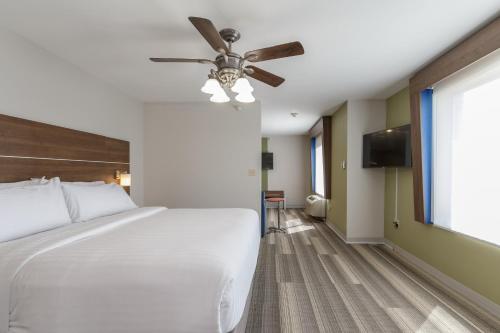 Holiday Inn Express Hotel & Suites South Bend Notre Dame Univ.