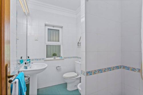Villa White Sands - Heated Pool, Near Beaches & New Town, Luxury & Privacy