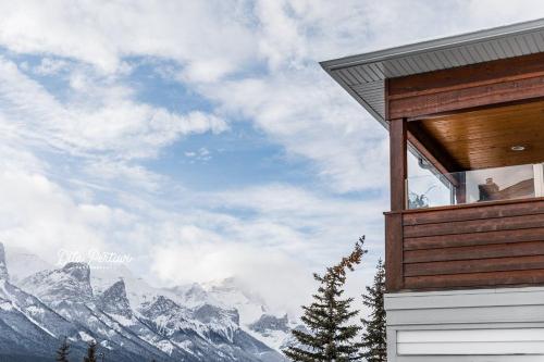 Canadian Rockies Chalets by Trilink - 2 & 3 Bedroom Condos - Self Check-In - Walking Distance to Dow