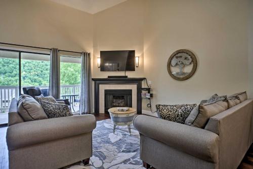 Branson Condo with Pool Access, Walk to Fishing