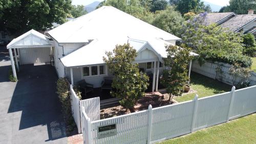 Healesville House - Magnolia House